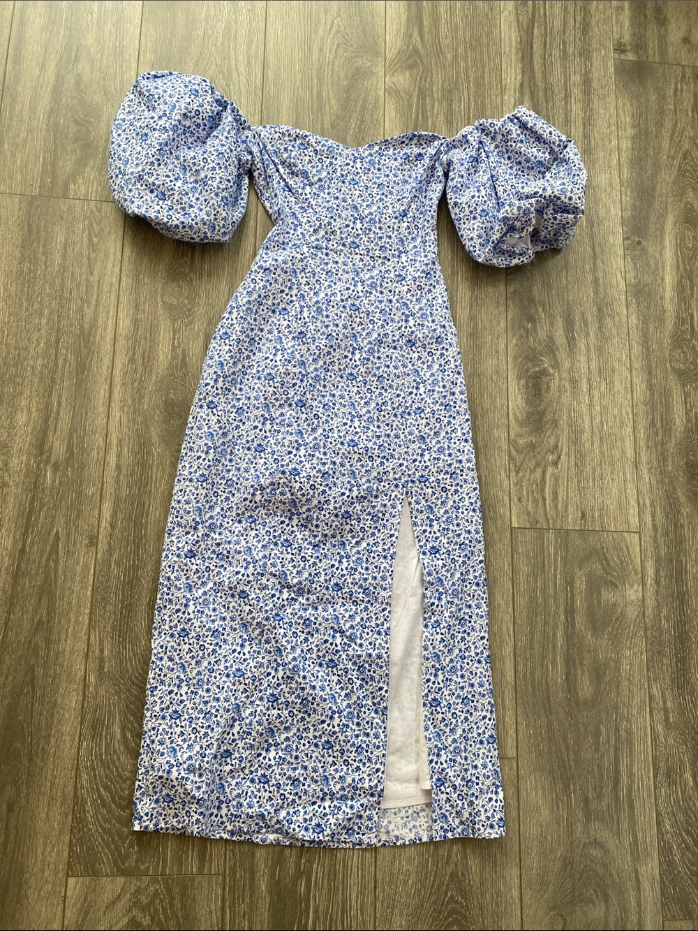 H&M - NWT! Blue Floral Linen Blend Midi Dress with Puff Sleeves - Size XS